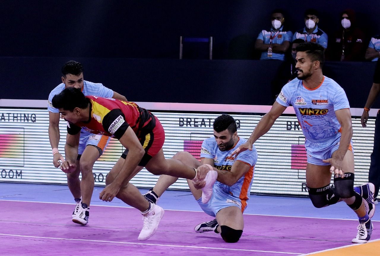 Pawan Sehrawat tries to escape from an ankle hold - Image Courtesy: Bengaluru Bulls Twitter