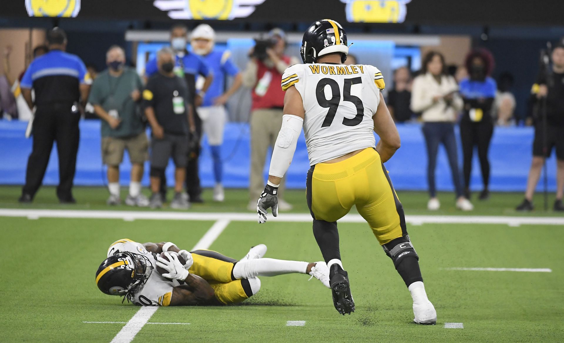 Pittsburgh Steelers v Los Angeles Chargers