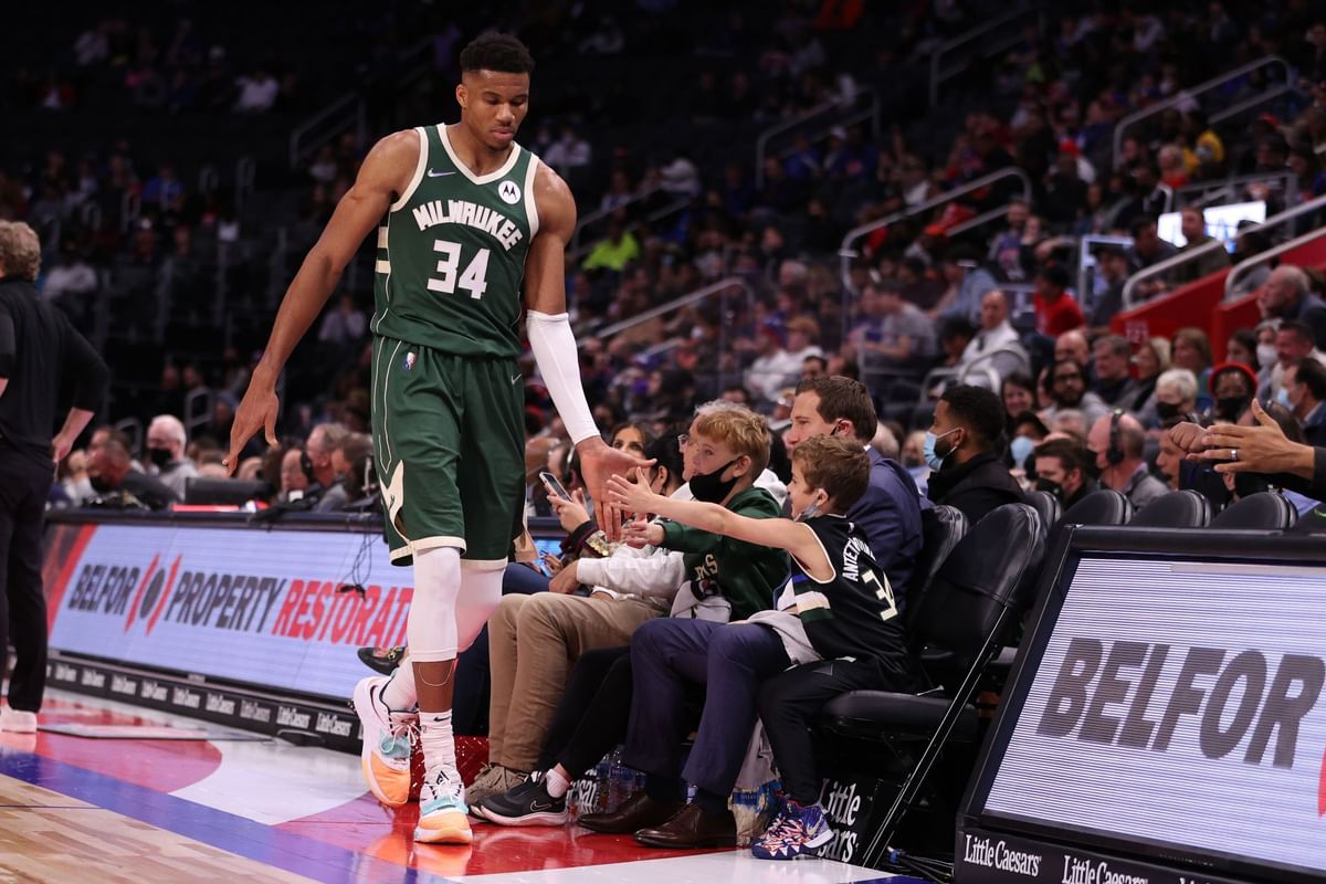 “Happy birthday to this smooth operator” - Kostas Antetokounmpo