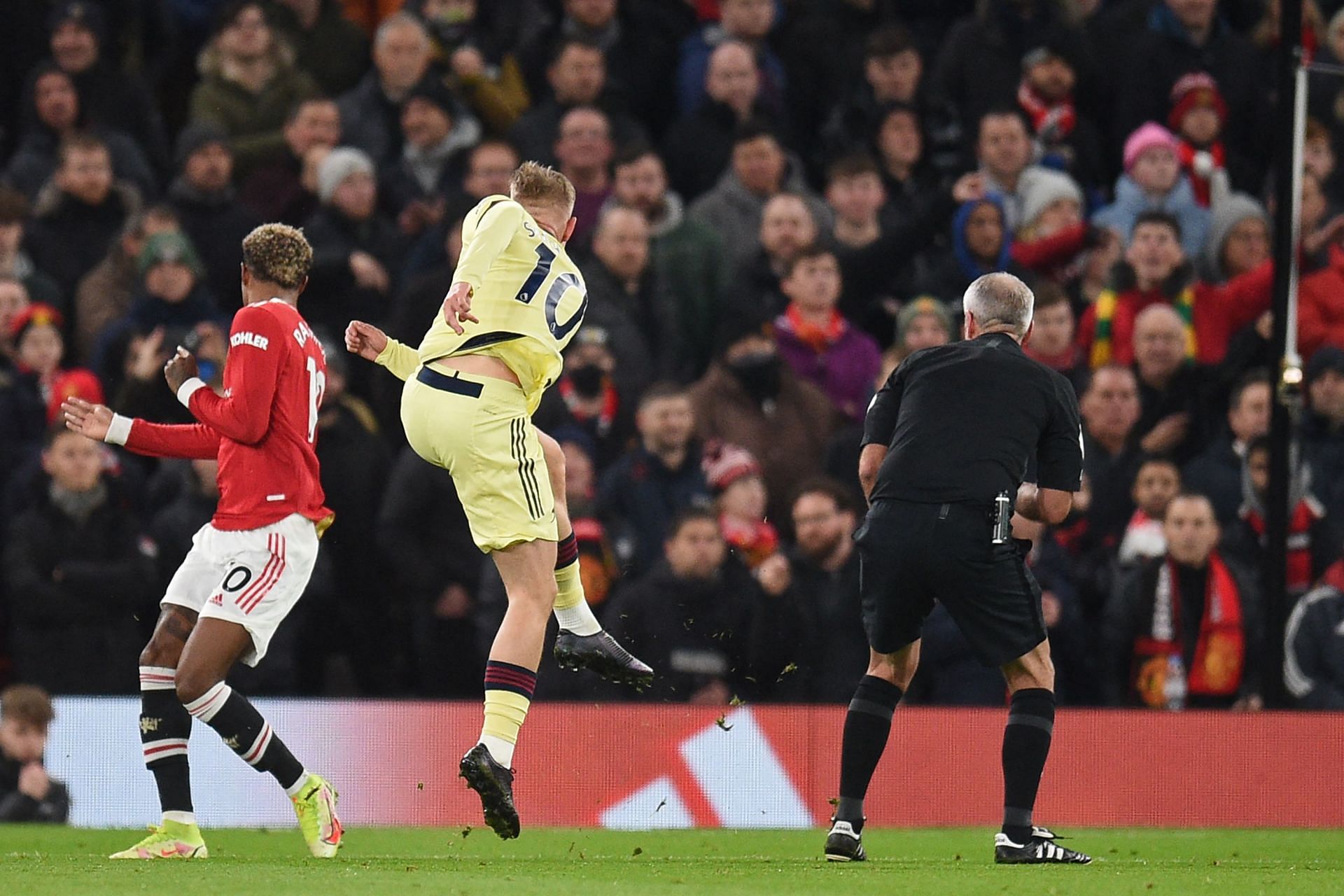 Arsenal fell to a 3-2 defeat at the hands of Manchester United