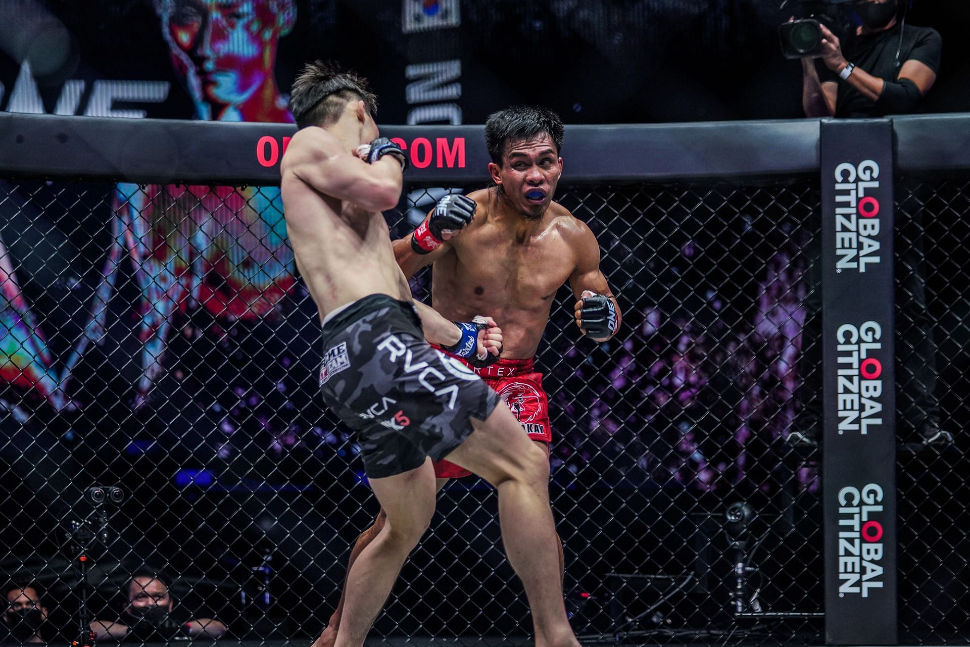 Kevin Belingon got knocked out by Kwon Won Ill with a gut shot in ONE: Winter Warriors II | Photo: ONE Championship