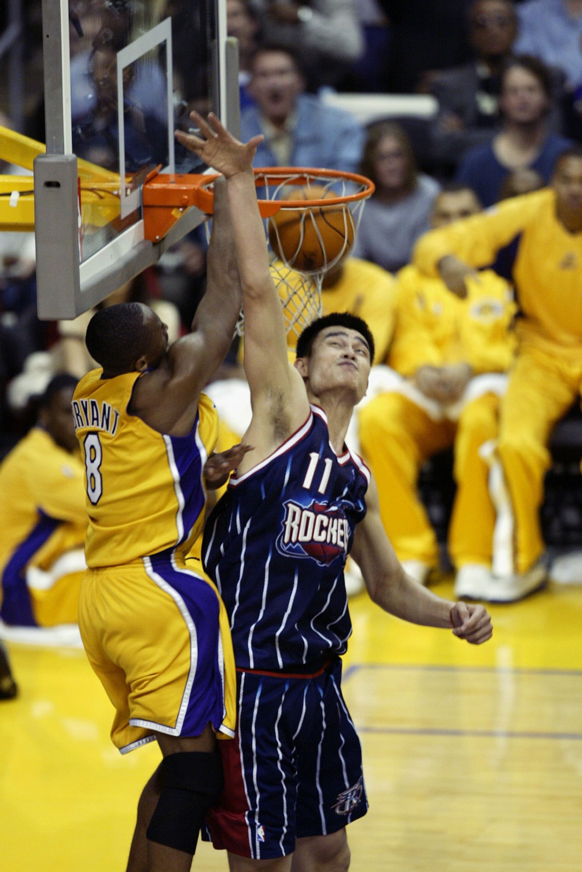 Kobe Bryant flies over Yao Ming; ending with 52 points.