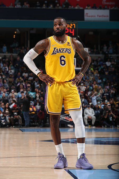 LeBron James becomes youngest to 35K points in Lakers loss to Nets