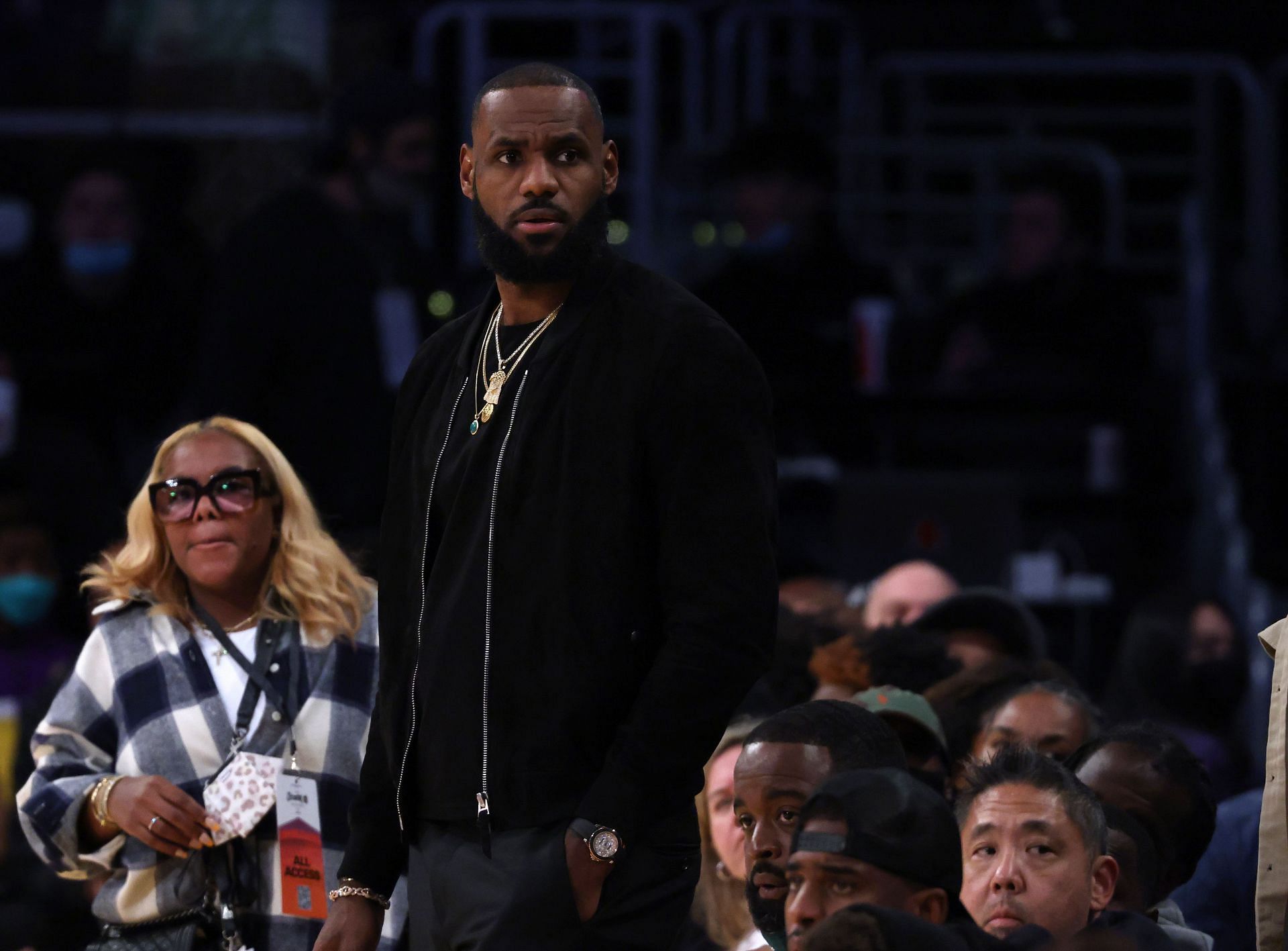 LeBron James #6 of the Los Angeles Lakers courtside to watch the game between Sierra Canyon and St. Vincent - St. Mary during The Chosen-1&#039;s Invitational at Staples Center on December 04, 2021 in Los Angeles, California.