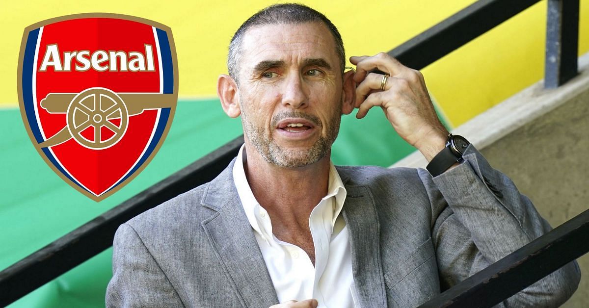 Martin Keown gives advice to Arsenal defender.