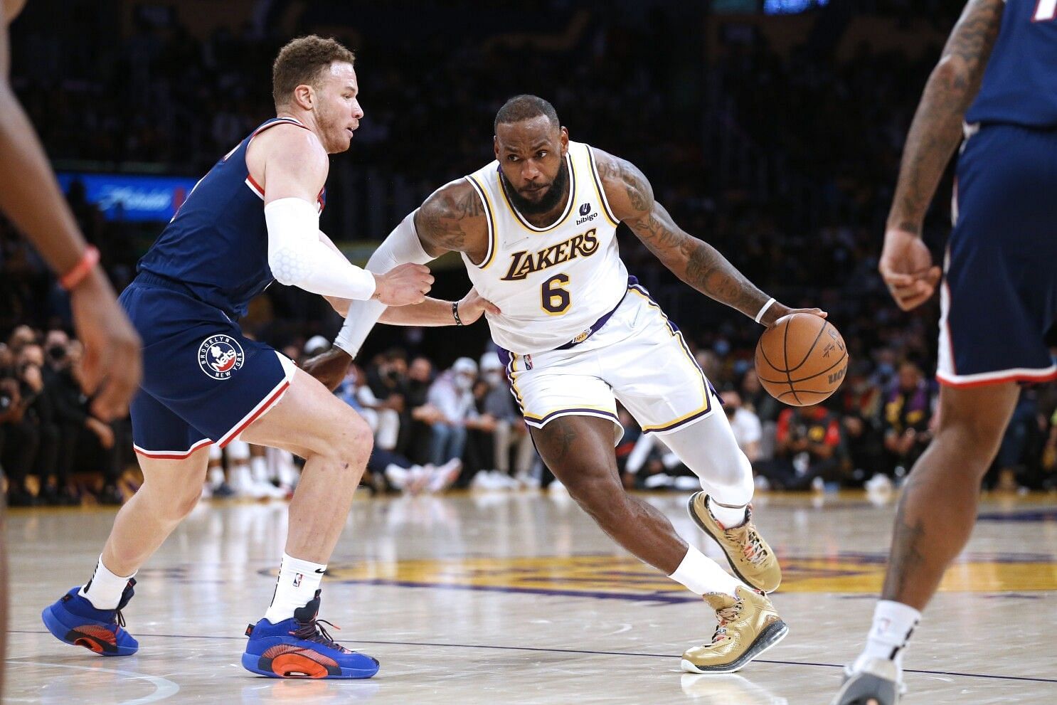 LeBron James had another 40-minute game in the LA Lakers&#039; loss to the Brooklyn Nets.
