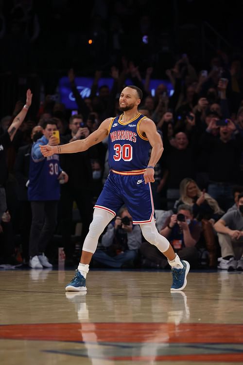 Steph Curry celebrates after setting the NBA career 3-point record