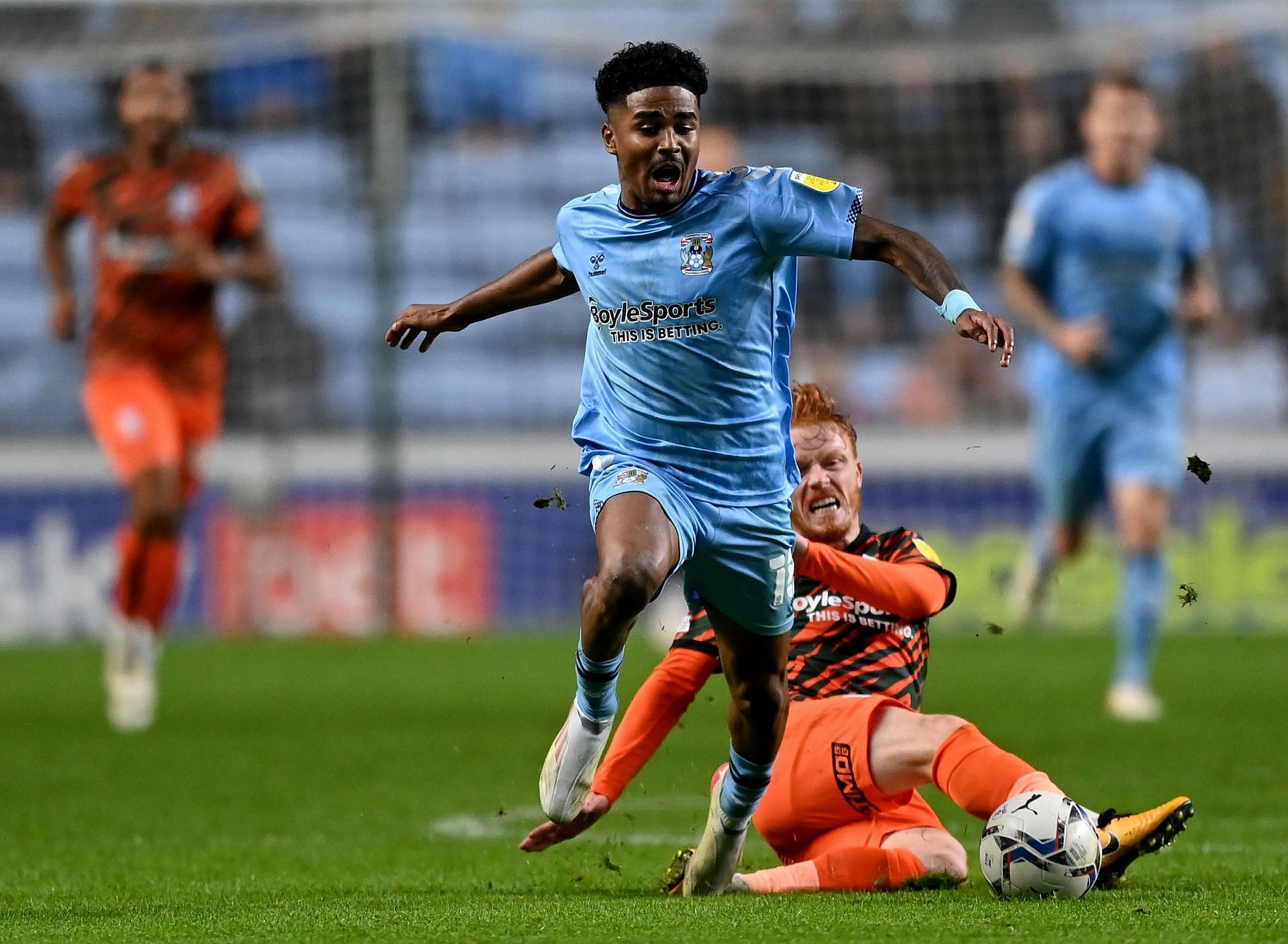Ian Maatsen in action for Coventry City on loan from Chelsea