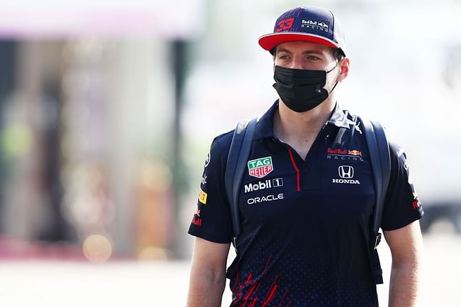 Max Verstappen stuck in traffic before Saudi Arabian Grand Prix practice sessions