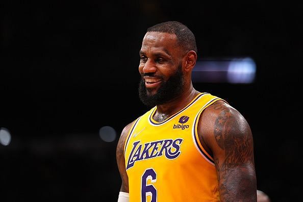 LeBron James becomes youngest to 35K points in Lakers loss to Nets