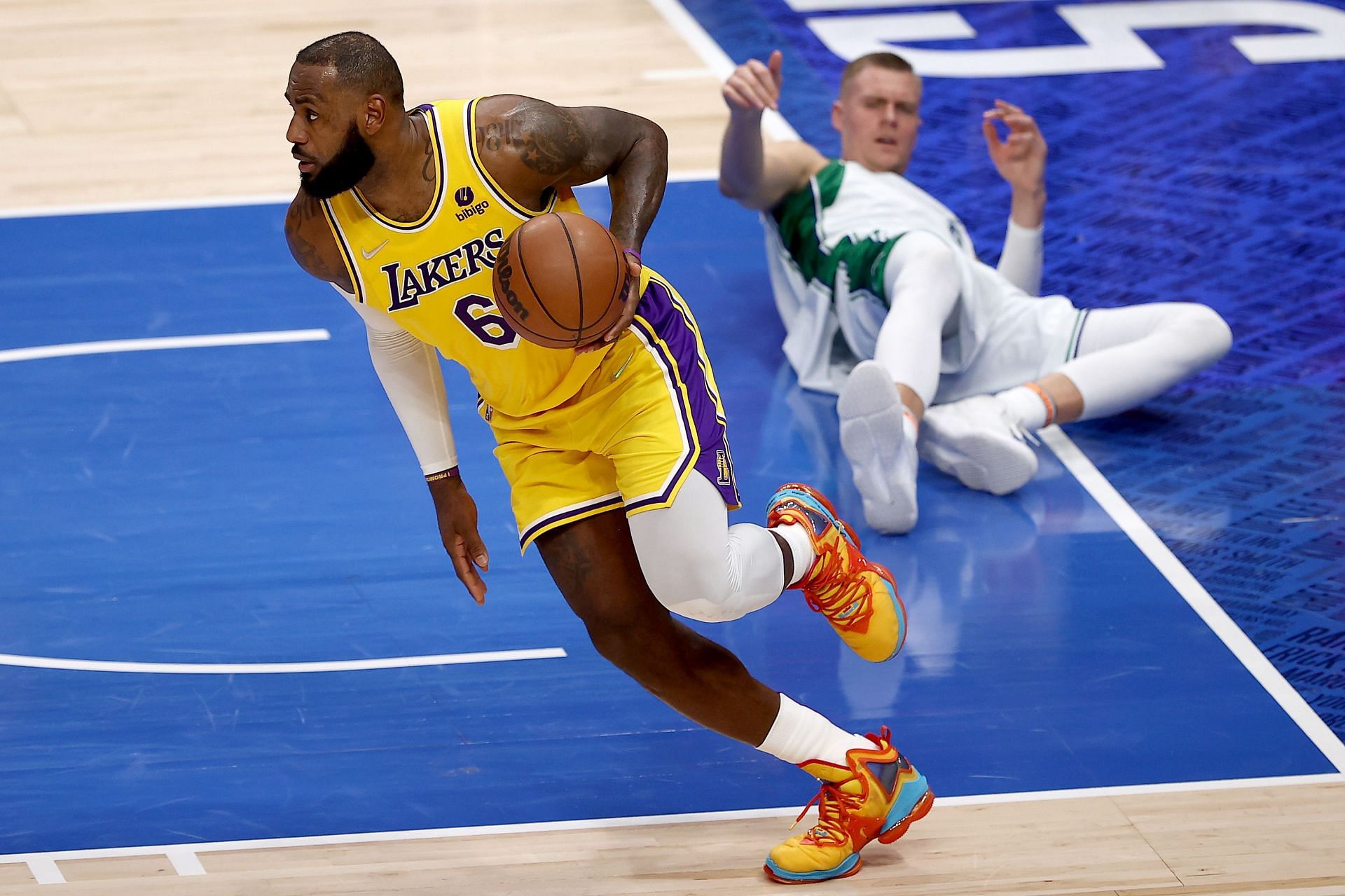 LeBron James of the Los Angeles Lakers vs the Dallas Mavericks.