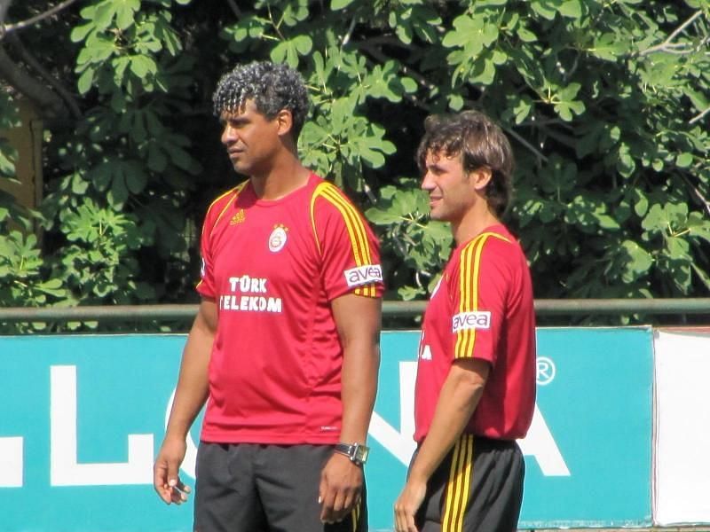 Cuadrat (R) with Dutch legend Frank Rijkaard (L) during his Galatasaray stint. (Image Courtesy: Carles Cuadrat)