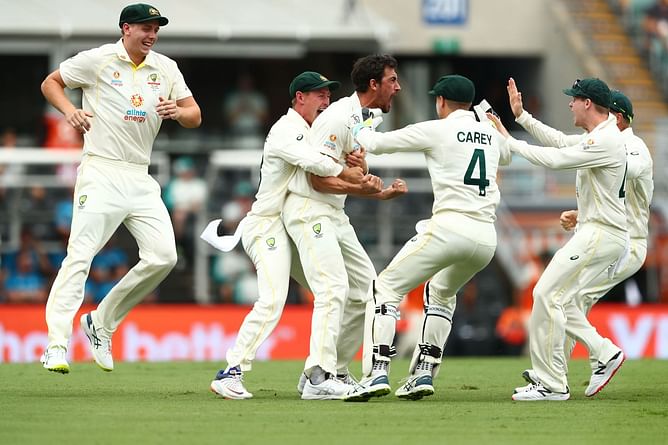 "That's why I pick him" - Brett Lee reacts as Mitchell Starc knocks over Rory Burns on the first delivery of Ashes 2021