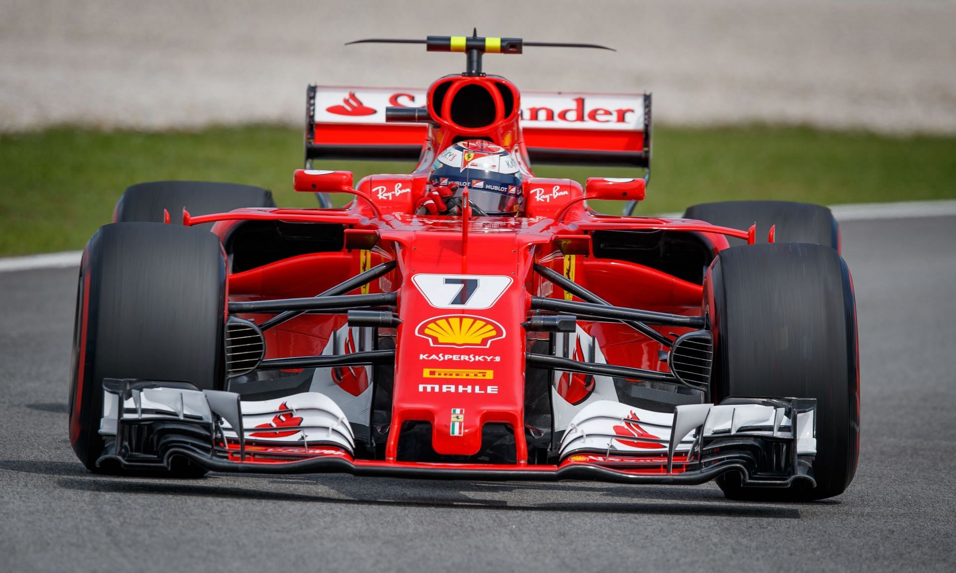 Santander last sponsored Ferrari in 2017