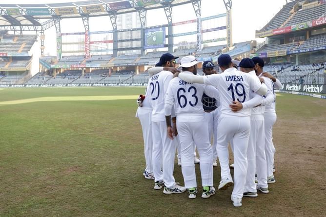 Team India presents ₹35,000 to Wankhede ground staff after 2nd Test against New Zealand