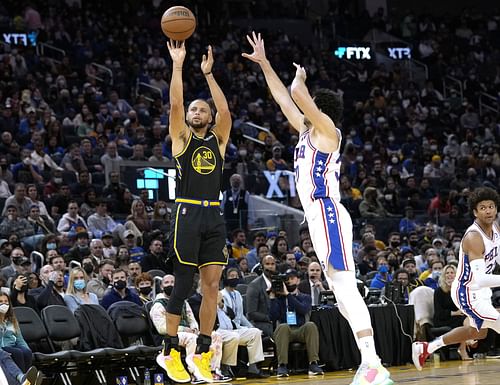 Stephen Curry #30 of the Golden State Warriors shoots the ball against Furkan Korkmaz #30 of the Philadelphia 76ers