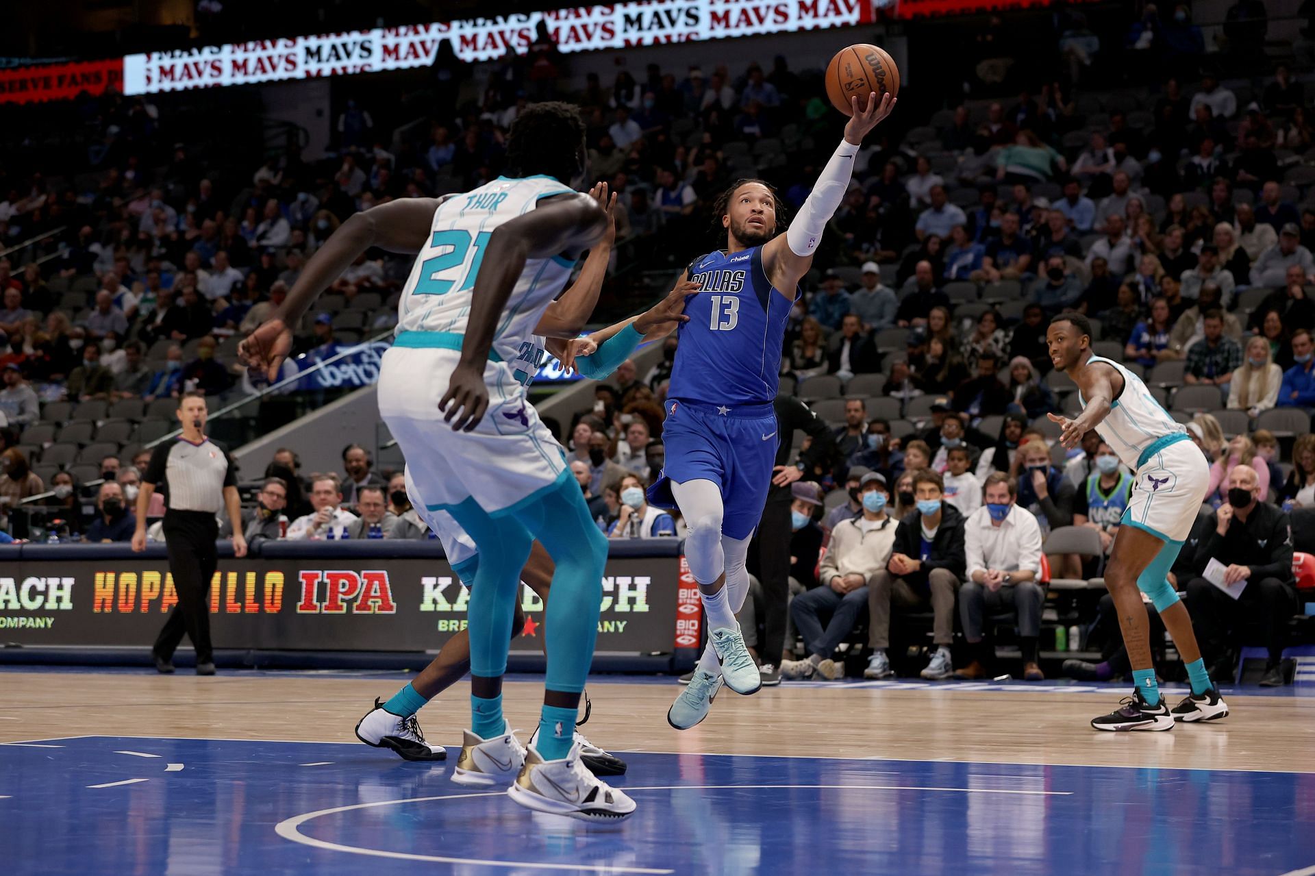 Jalen Brunson attempts a layup