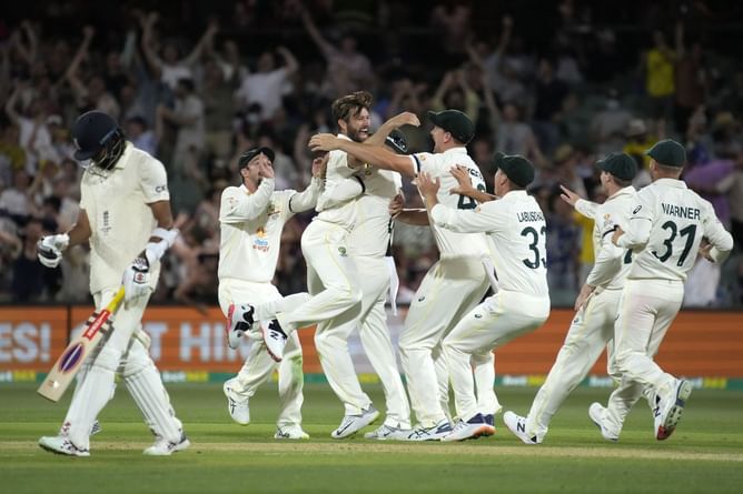 "Pretty much every aspect of this Test team isn’t working" - Michael Vaughan comments as England tumble to 17/2 in second Ashes Test