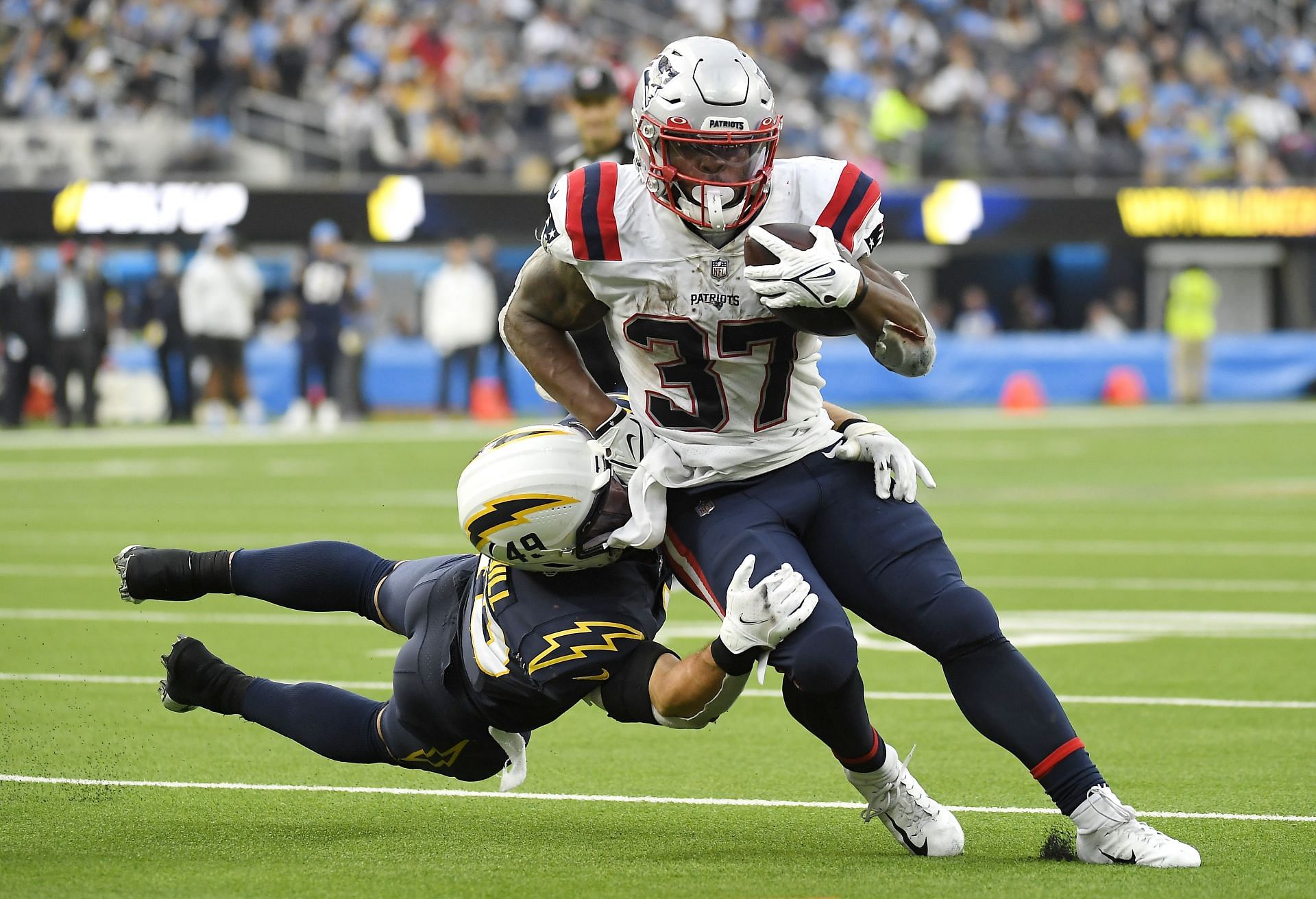 Rhamondre Stevenson, Damien Harris injury updates: Pats RBs