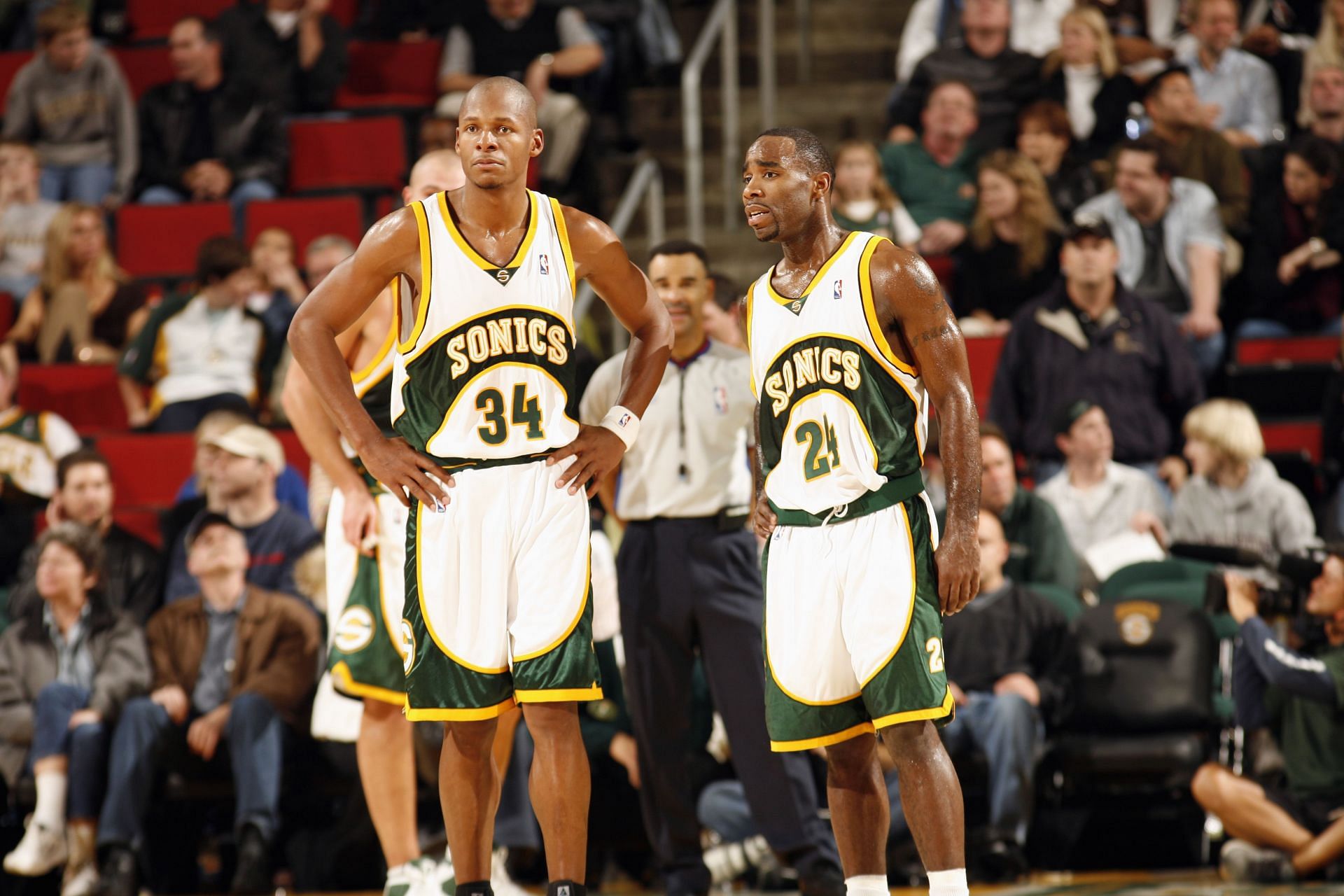 Ray Allen and Mateen Cleaves of the Seattle Supersonics