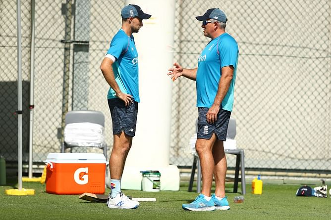 "It's a collective rather than blaming one or two people" - Trevor Bayliss supports England captain and coach amid Ashes debacle