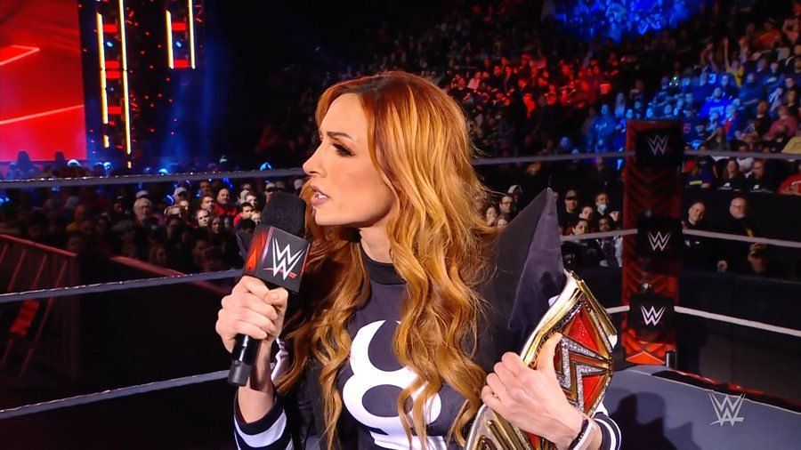 WWE News: Becky Lynch suffers embarrassing botch during brawl on RAW (Video)