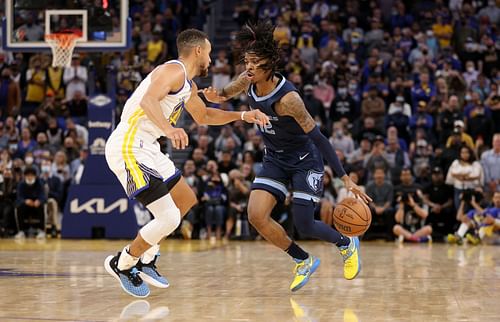 Ja Morant (#12) of the Memphis Grizzlies drives at Steph Curry (L) of the Golden State Warriors