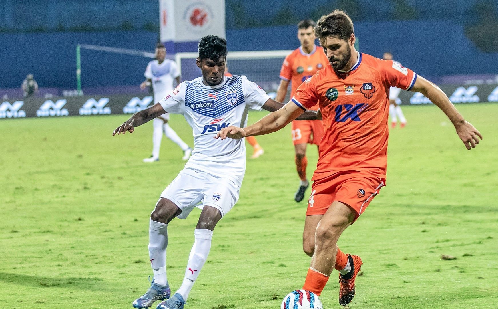 FC Goa&#039;s Ivan Gonzalez (R) put a top-notch performance with 7 clearances in his last game (Image courtesy: ISL)