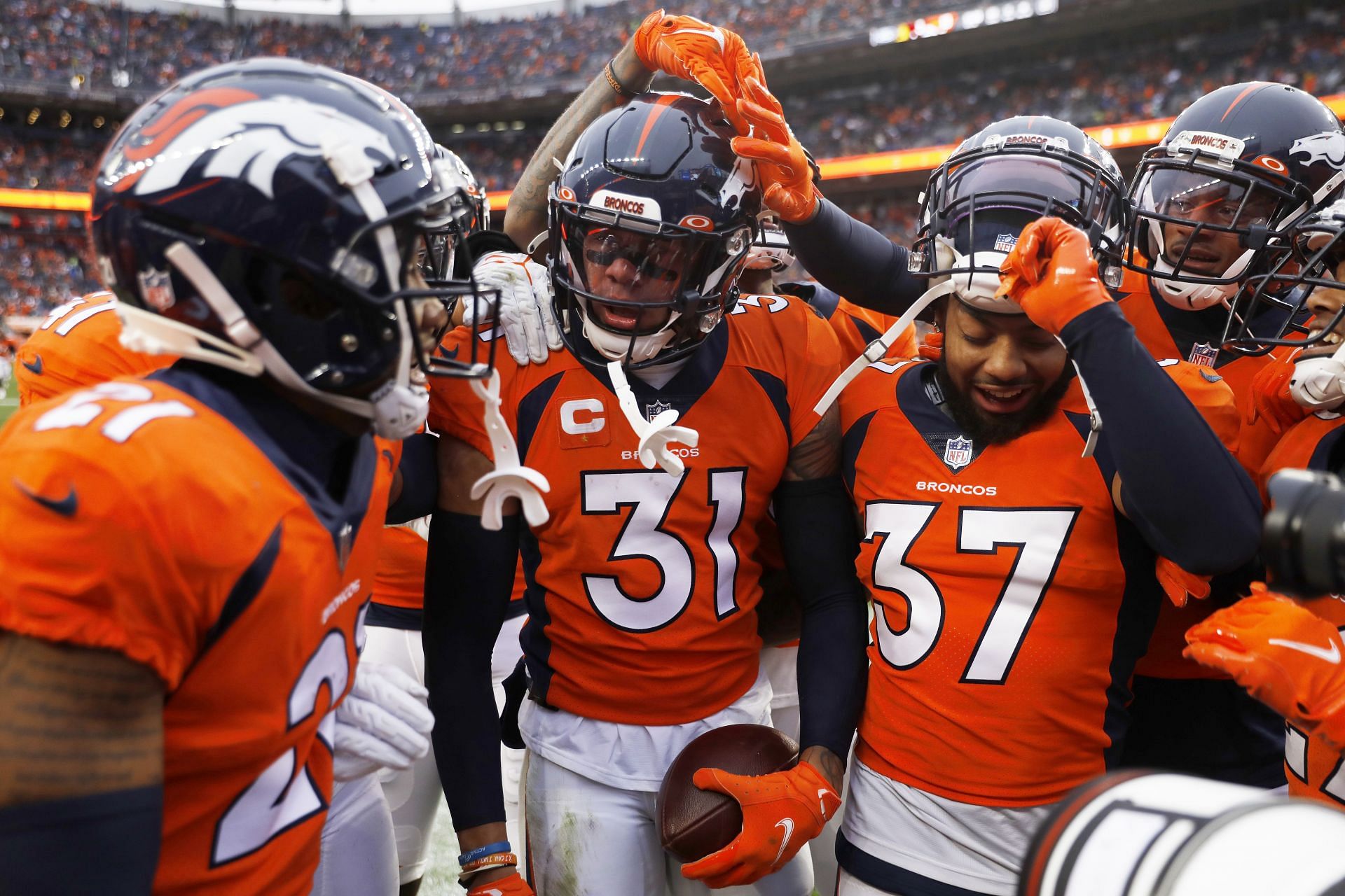 Broncos take delay of game penalty to begin game vs. Lions in honor of  Demaryius Thomas