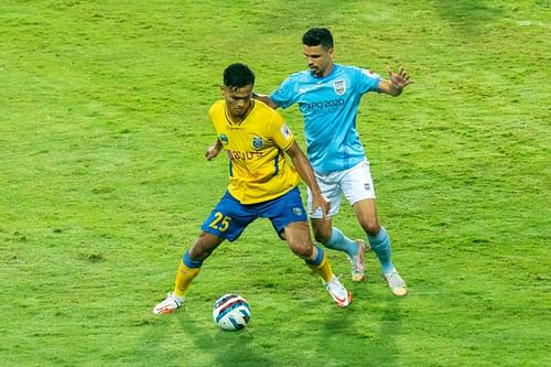 Kerala Blasters FC Jeakson Singh against Mumbai City FC (PC: Twitter/JeaksonT)