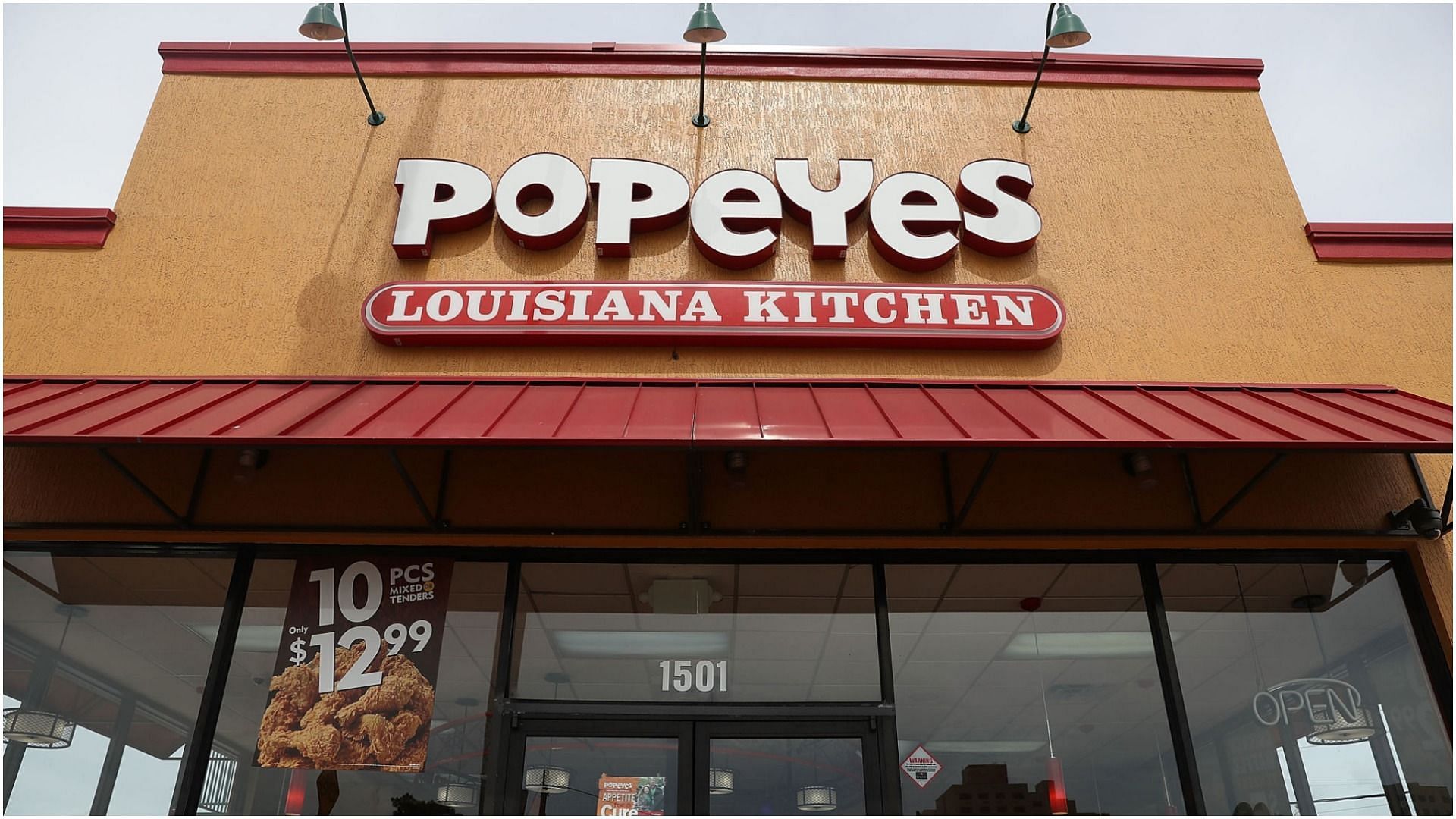 Popeyes food joint in Philadelphia has now banned homeless people from entering inside (Image by Joe Raedle via Getty Images)