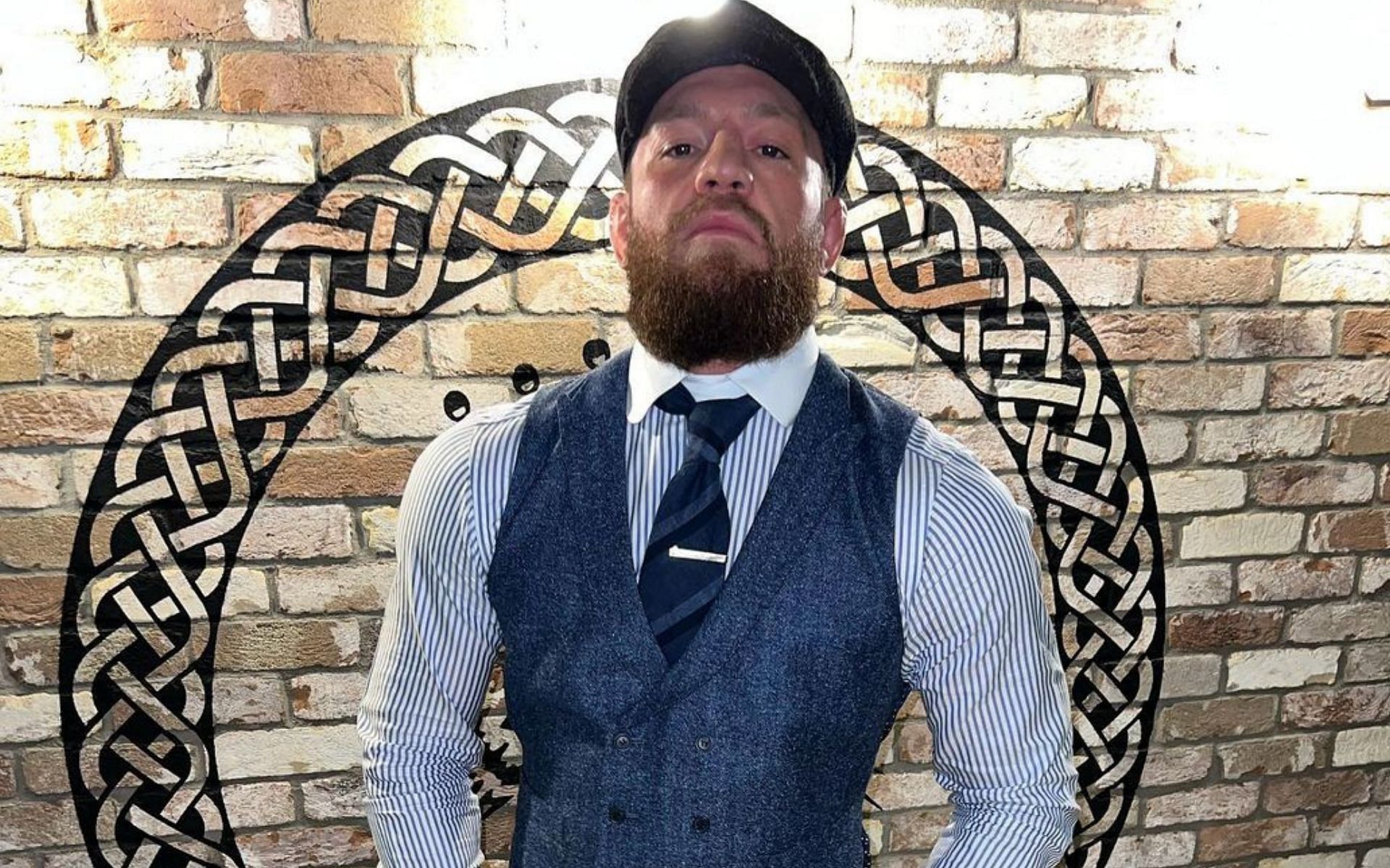 Conor McGregor chi đậm tiền vest trước mỗi buổi họp báo