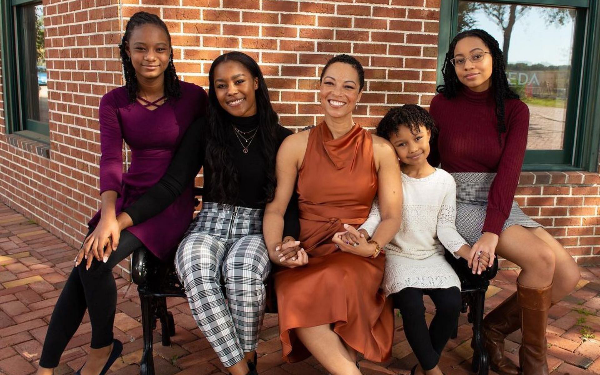 &lsquo;Selling Tampa&rsquo; star Rena Frazier with her daughters (Image via renafrazier/ Instagram)