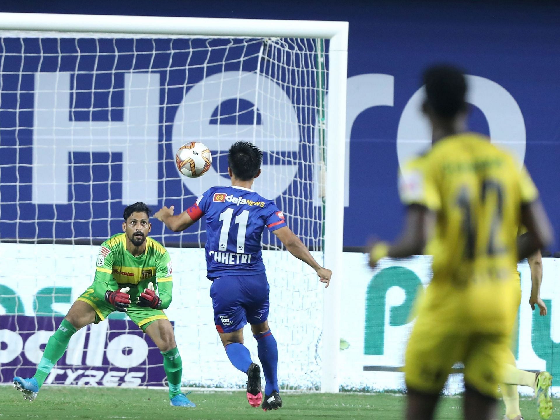 Hyderabad FC&#039;s Laxmikant Kattimani against Bengaluru FC&#039;s Sunil Chhetri in the last ISL campaign. (Image Courtesy: ISL)