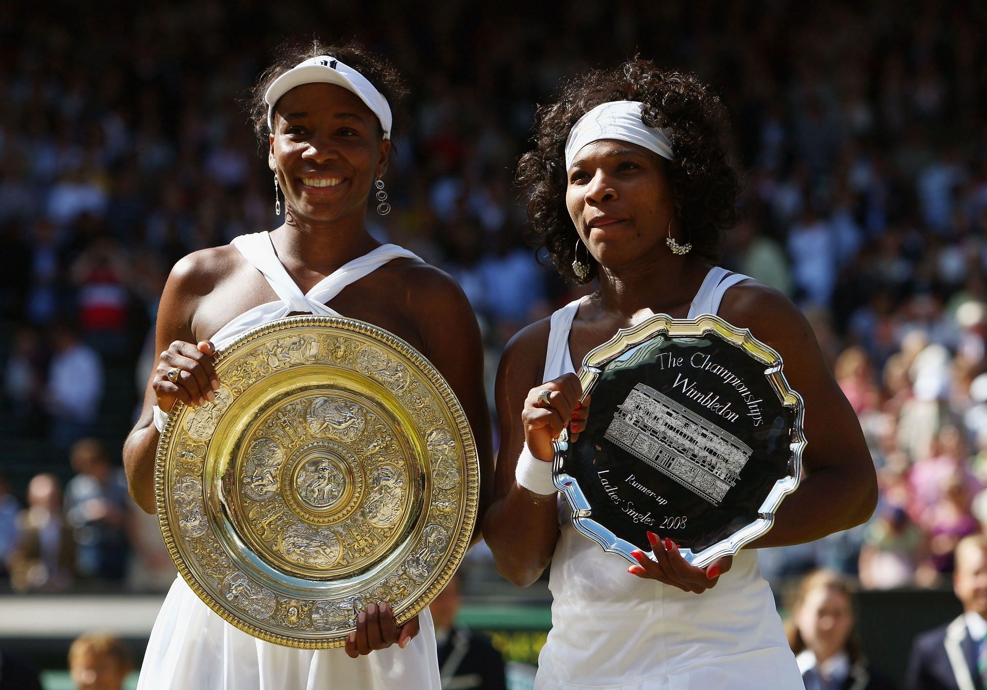 Venus Williams and Serena Williams at the 2008 Wimbledon.