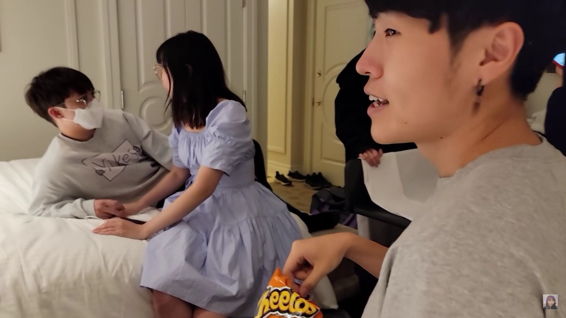 Disguised Toast watches as Michael Reeves and Lilypichu have a disagreement (Image via Yvonnie Shorts on YouTube)