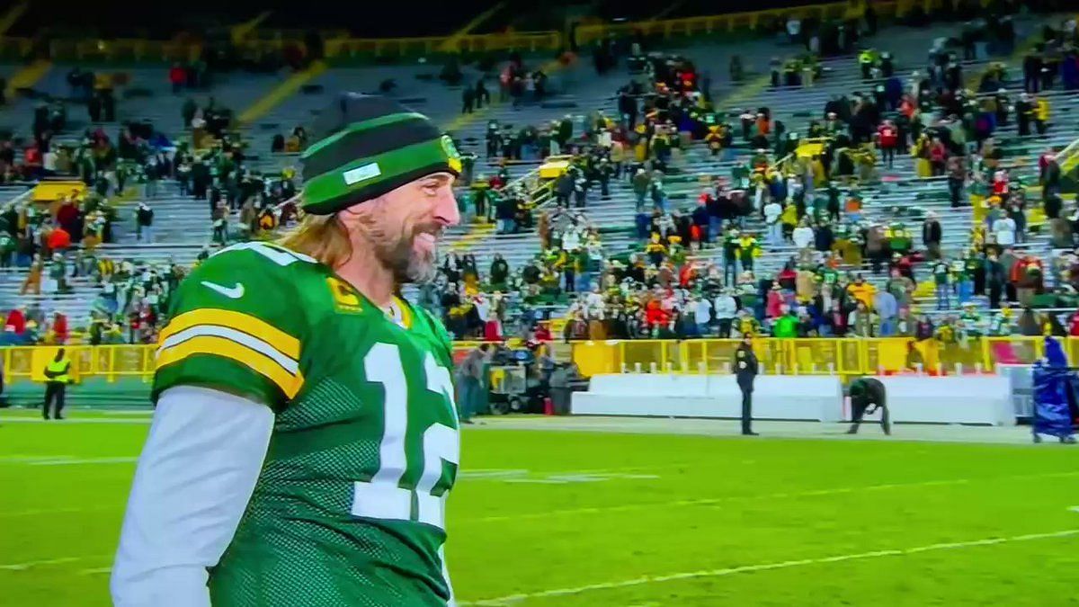 Erin Andrews Sounds Off on Hug With Packers QB Aaron Rodgers