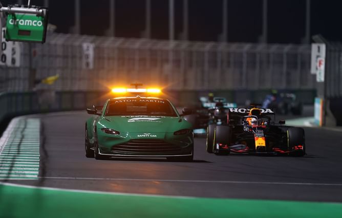 What is the difference between Safety Car and Virtual Safety Car in F1?