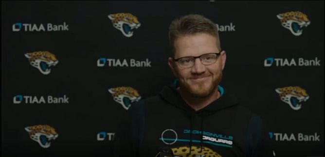 WATCH: Jaguars interim HC Darrell Bevell couldn't contain his laughter over hilarious Urban Meyer joke