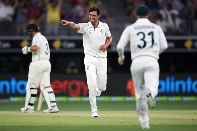 "I would have him picked definitely"- Brett Lee backs Mitchell Starc ahead of Ashes 2021/22