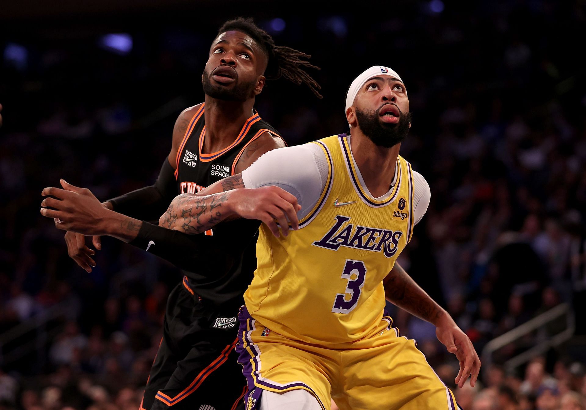 Anthony Davis #3 of the Los Angeles Lakers and Nerlens Noel #3 of the New York Knicks battle for position