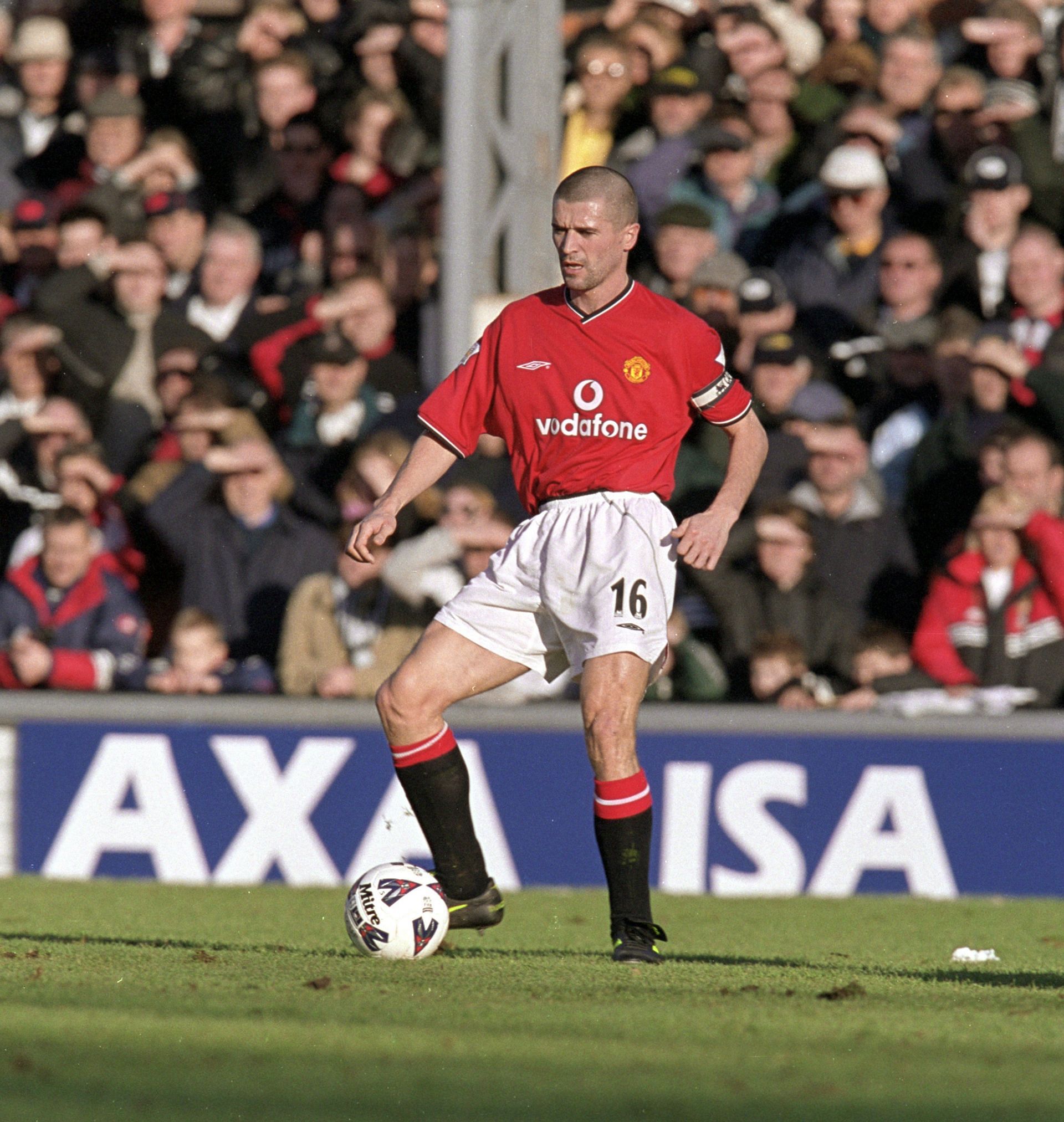 Roy Keane playing for Manchester United in 2001