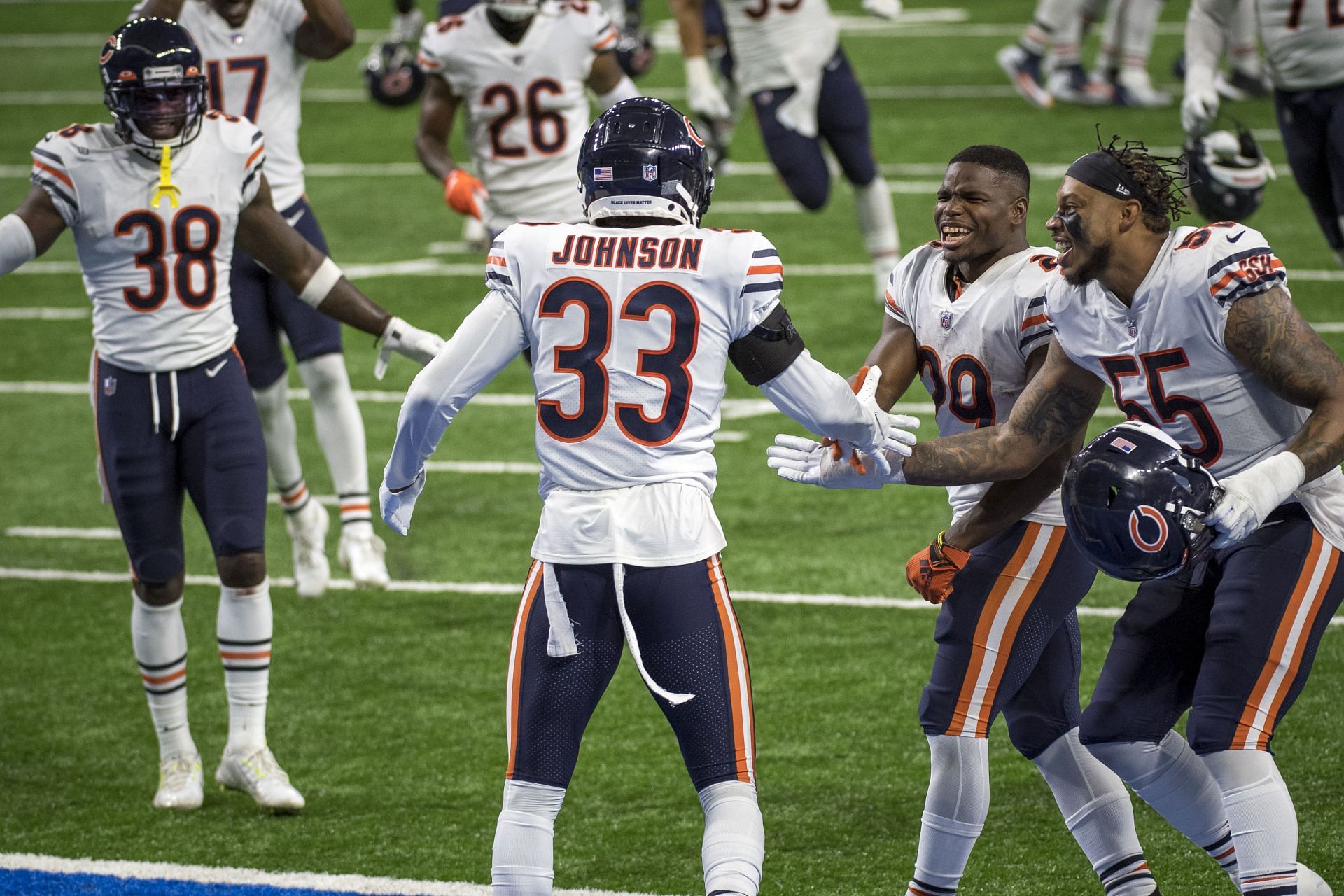 Chicago Bears cornerback Jaylon Johnson celebrates with his teammates