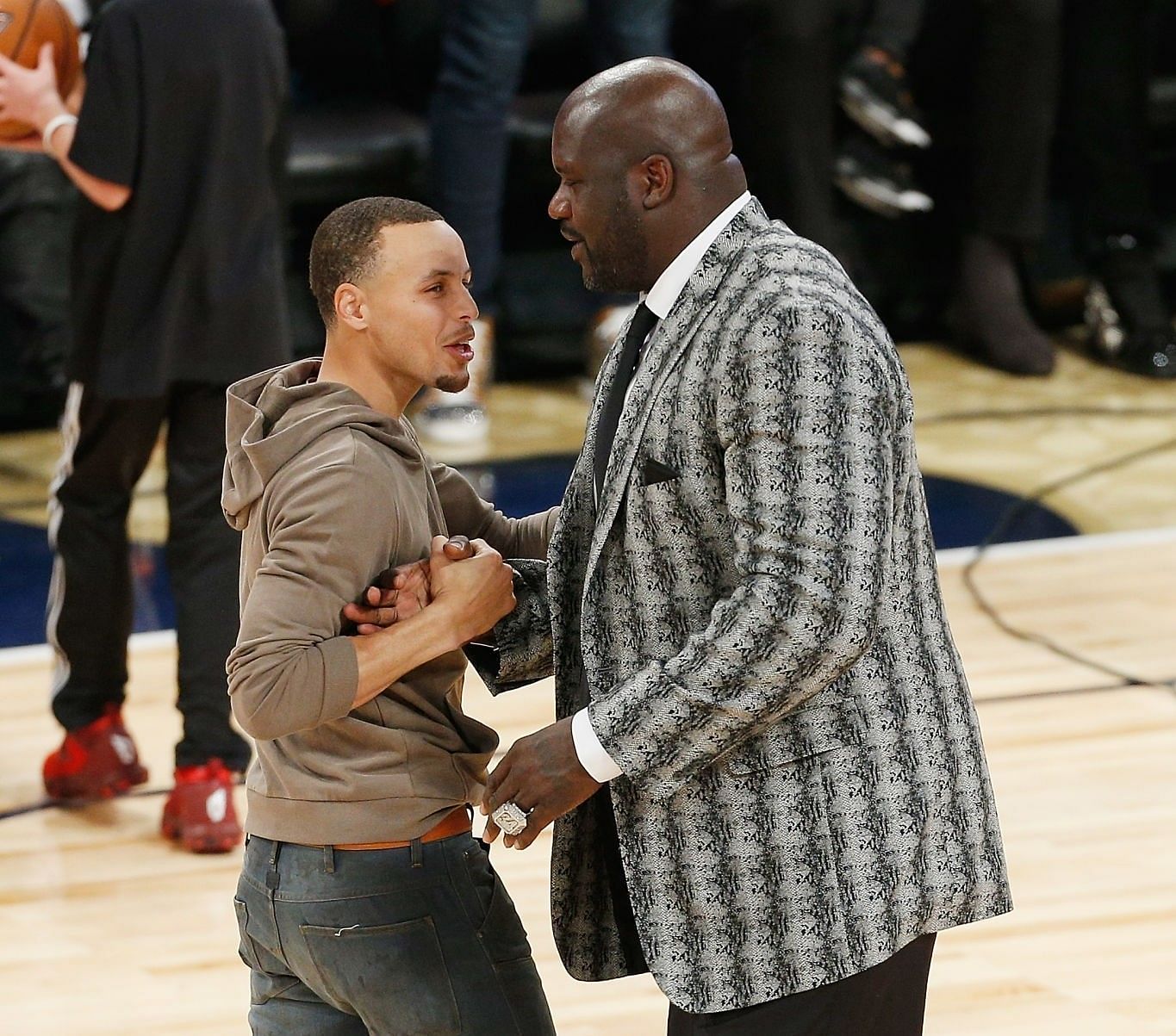 Hall of Famer Shaquille O&#039;Neal with Stephen Curry of the Golden State Warriors