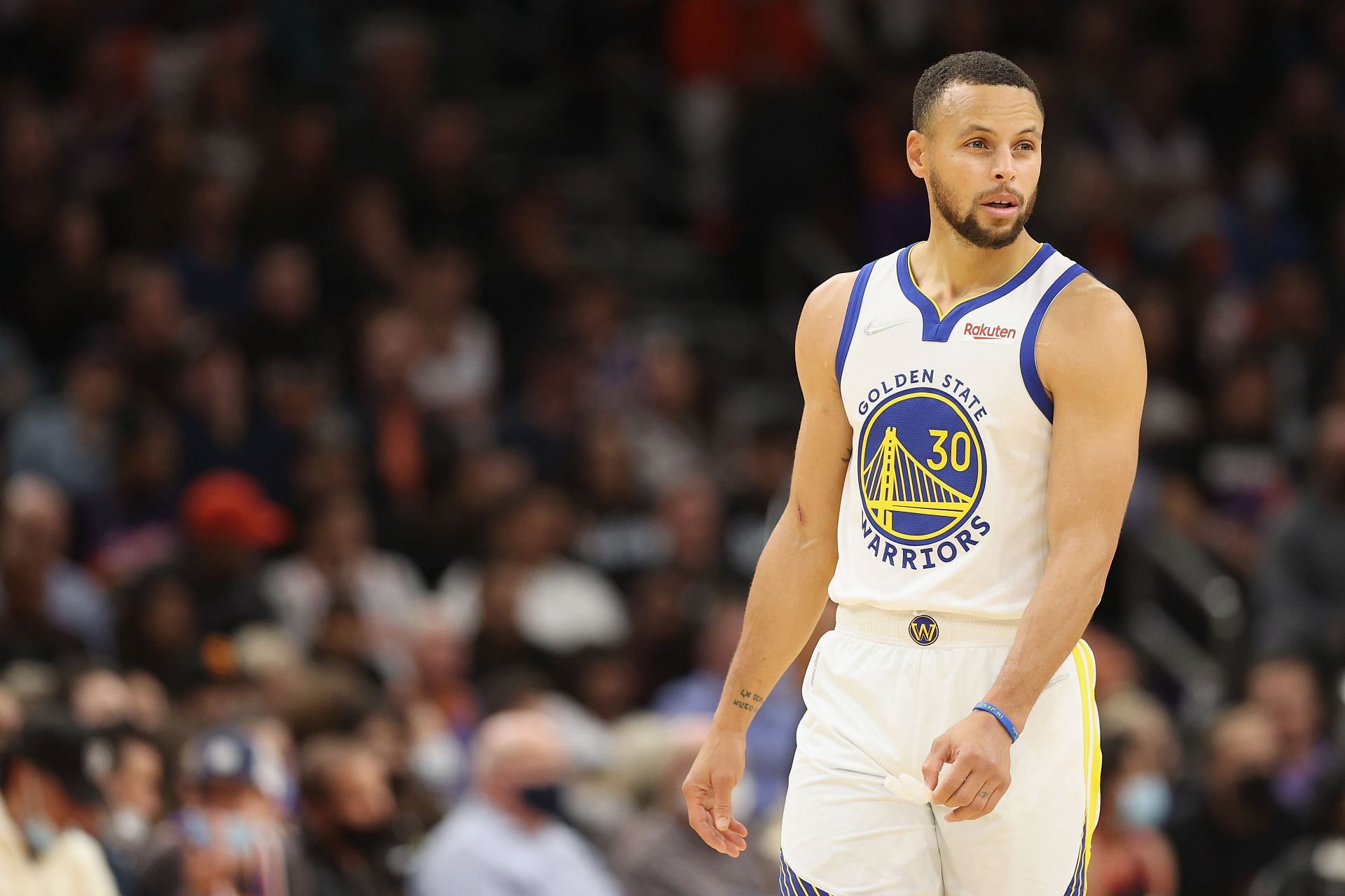 Stephen Curry of the Golden State Warriors game on Nov. 30, 2021 in Phoenix, Arizona.