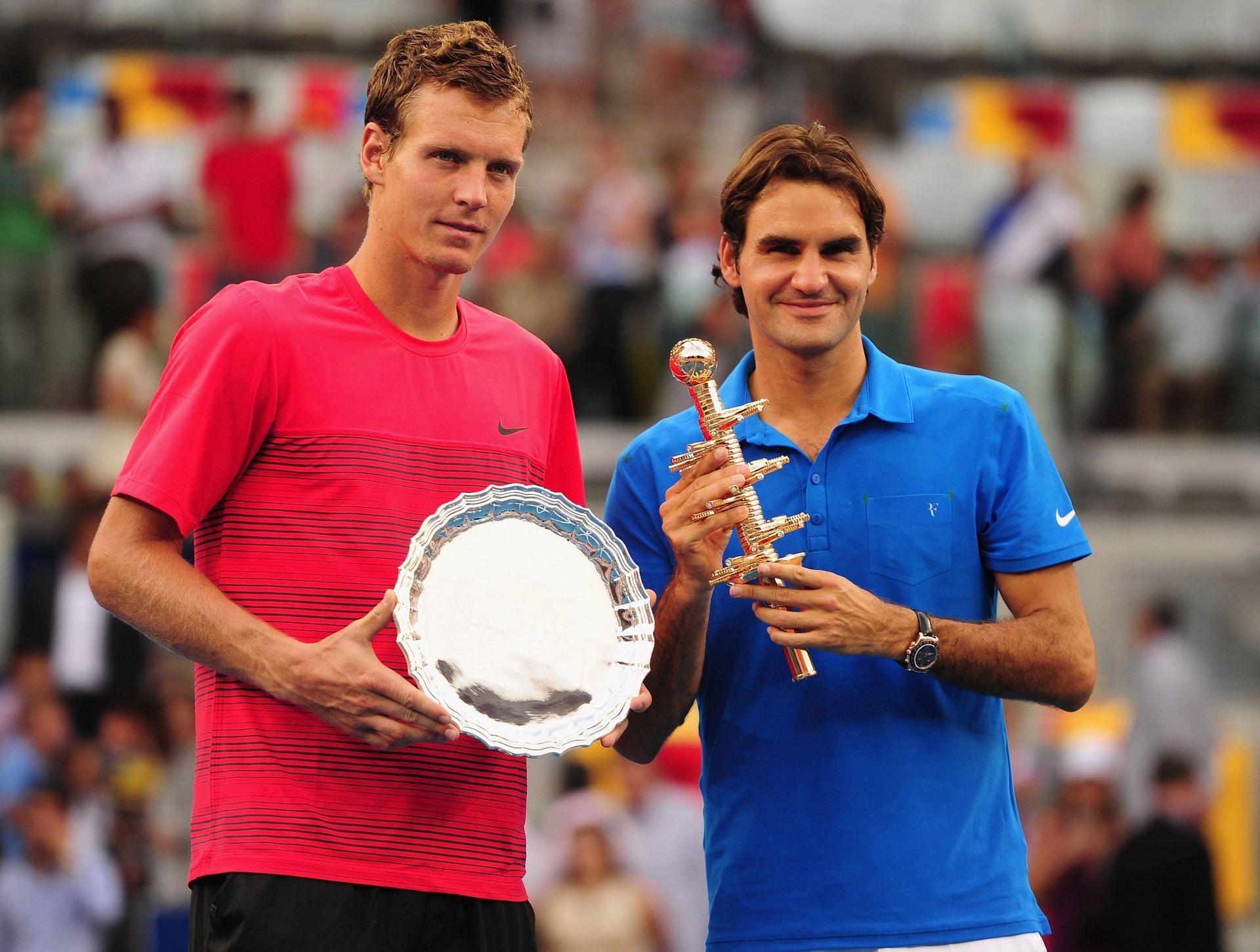 Tomas Berdych (L) &amp; Roger Federer with their trophies