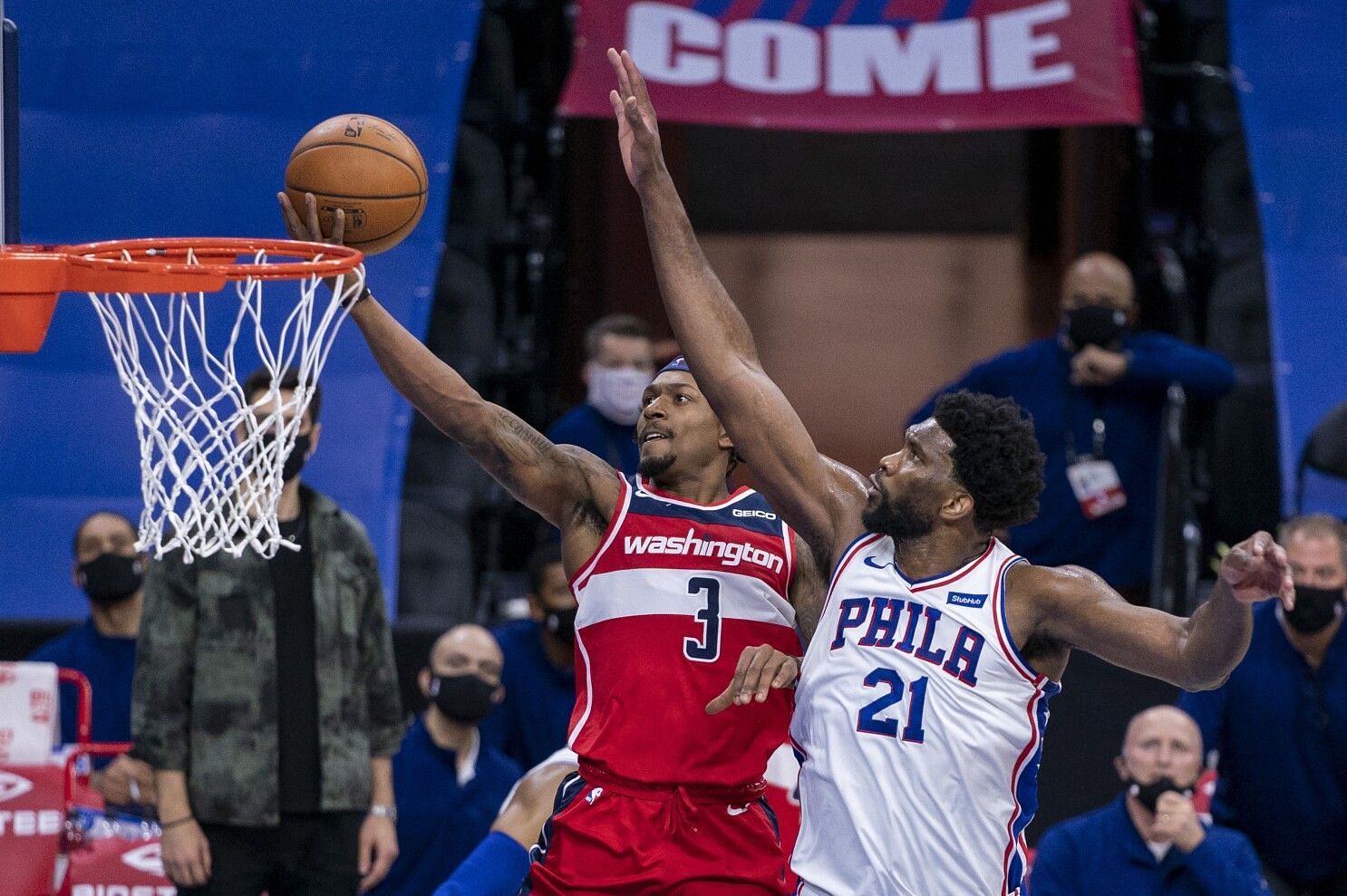 The Washington Wizards and the Philadelphia 76ers are in the thick of the fight for the East playoff seedings. [Photo: Los Angeles Times]