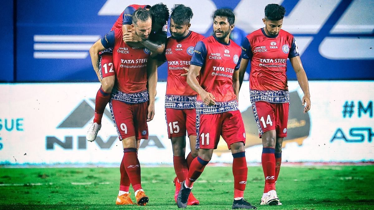 Jamshedpur FC players in action during a previous ISL 2021-22 game (Image courtesy: ISL Media)