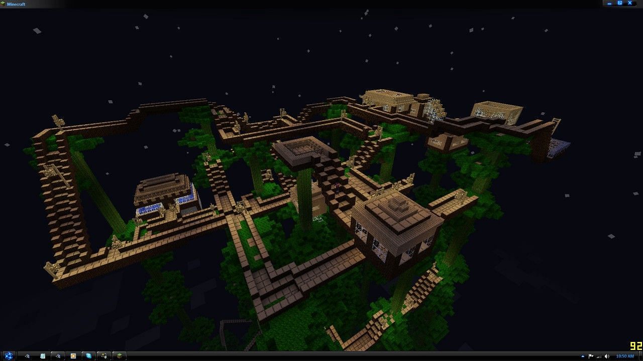 Connecting houses makes a great mansion (Image via Minecraft)