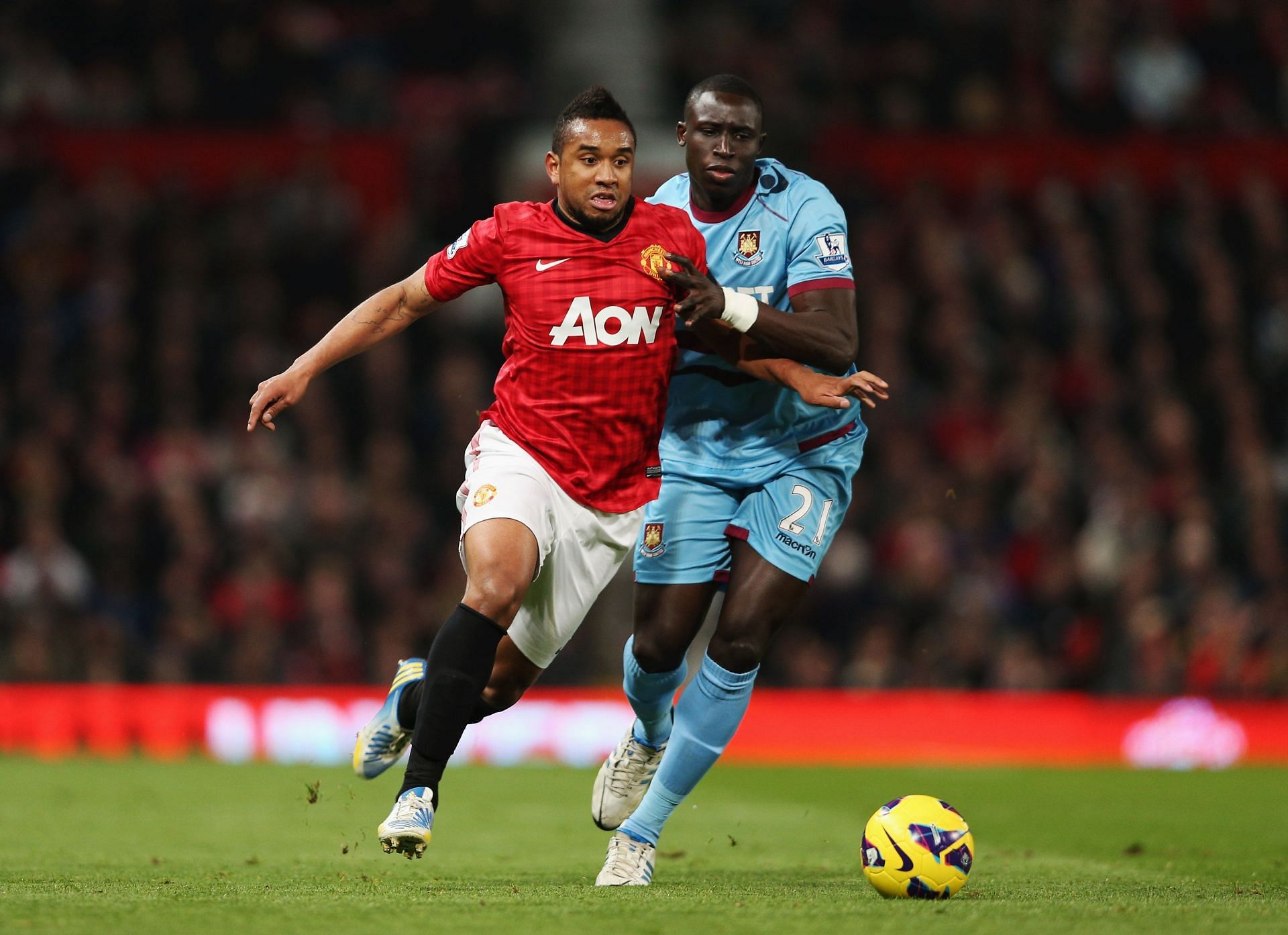 Manchester United&#039;s Anderson drives past Mohamed Diame (#21) of West Ham.